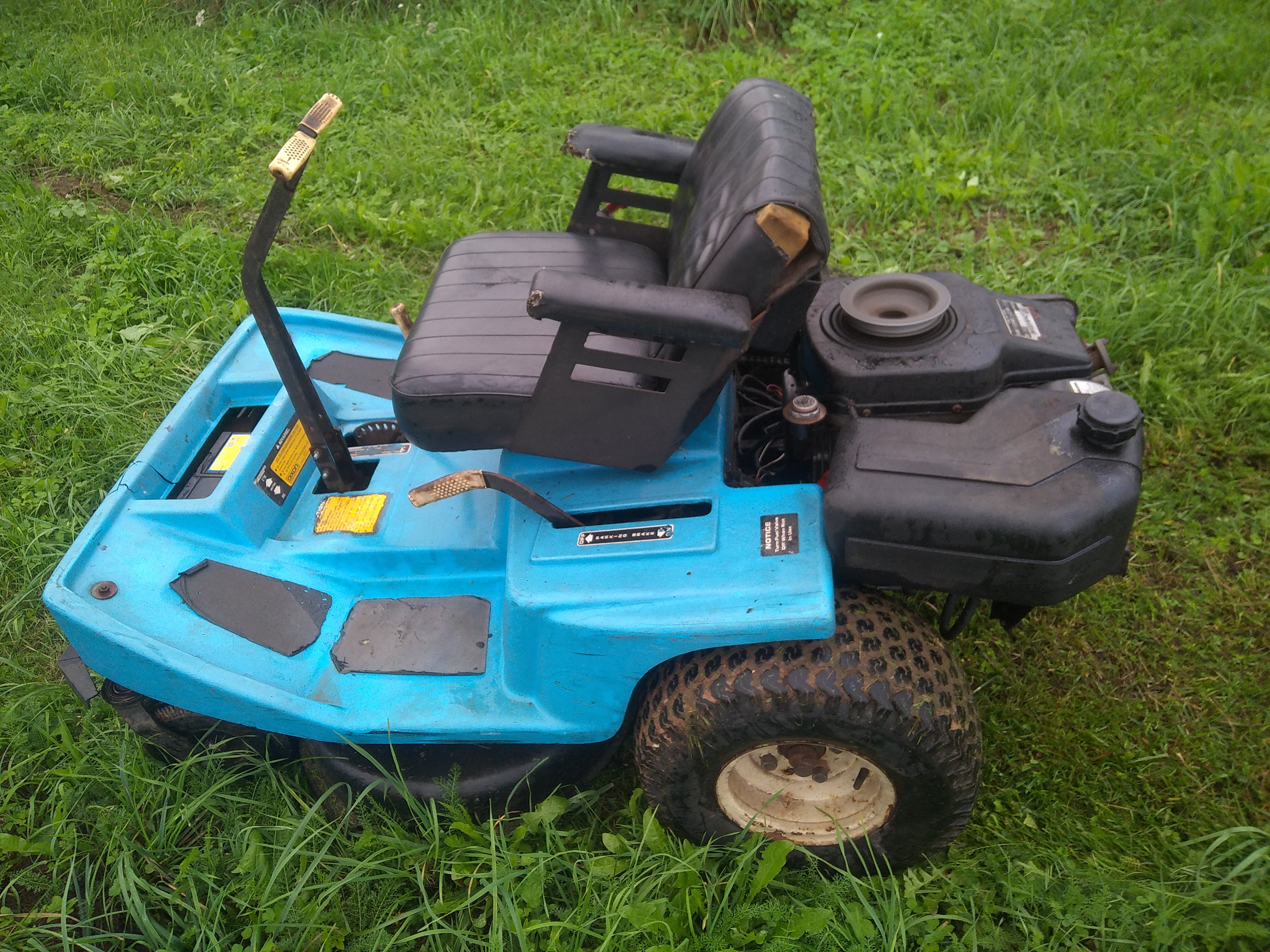 Zāles pļāvējs dīzelis