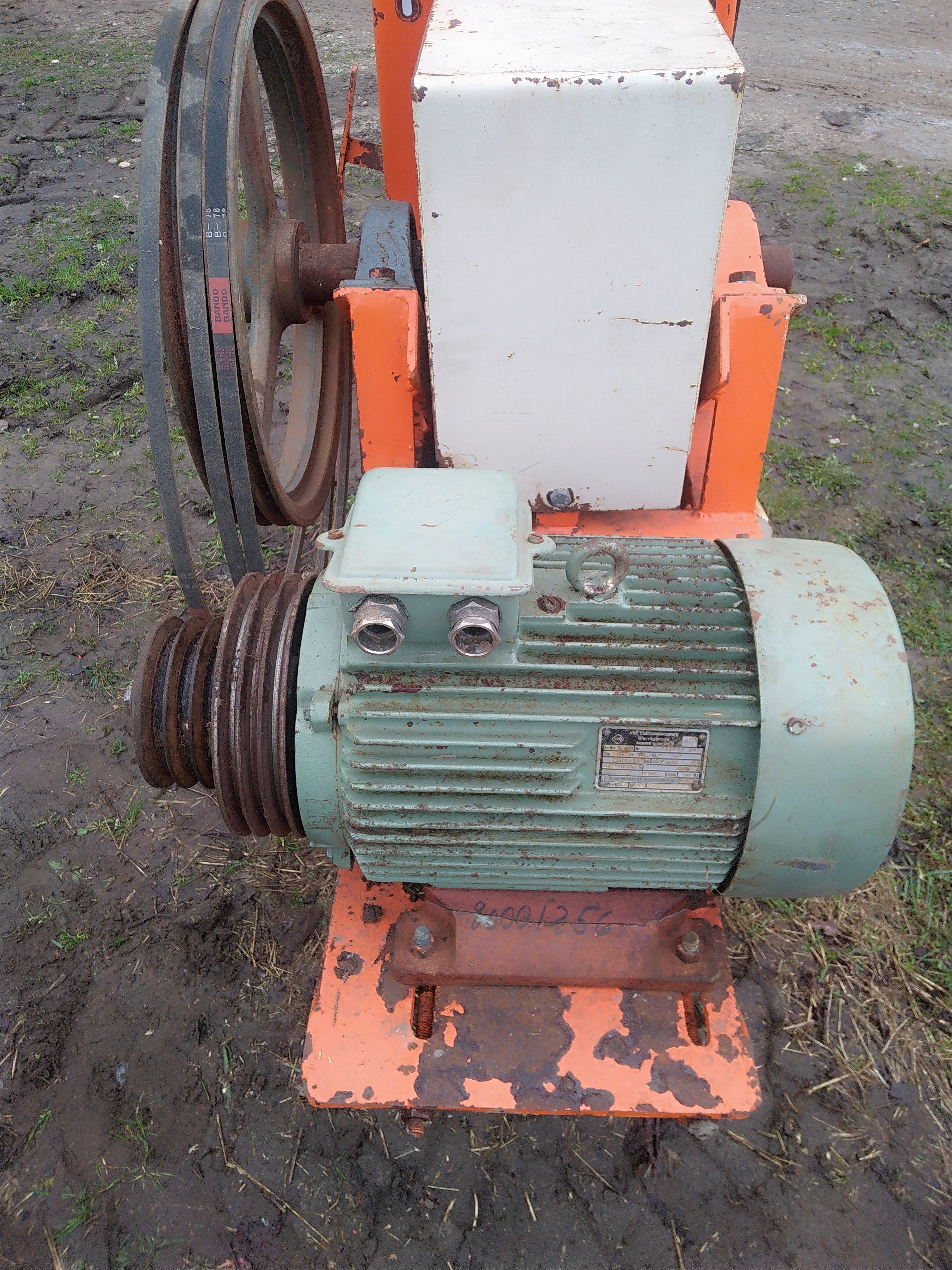 Elektriskais graudu placinātājs