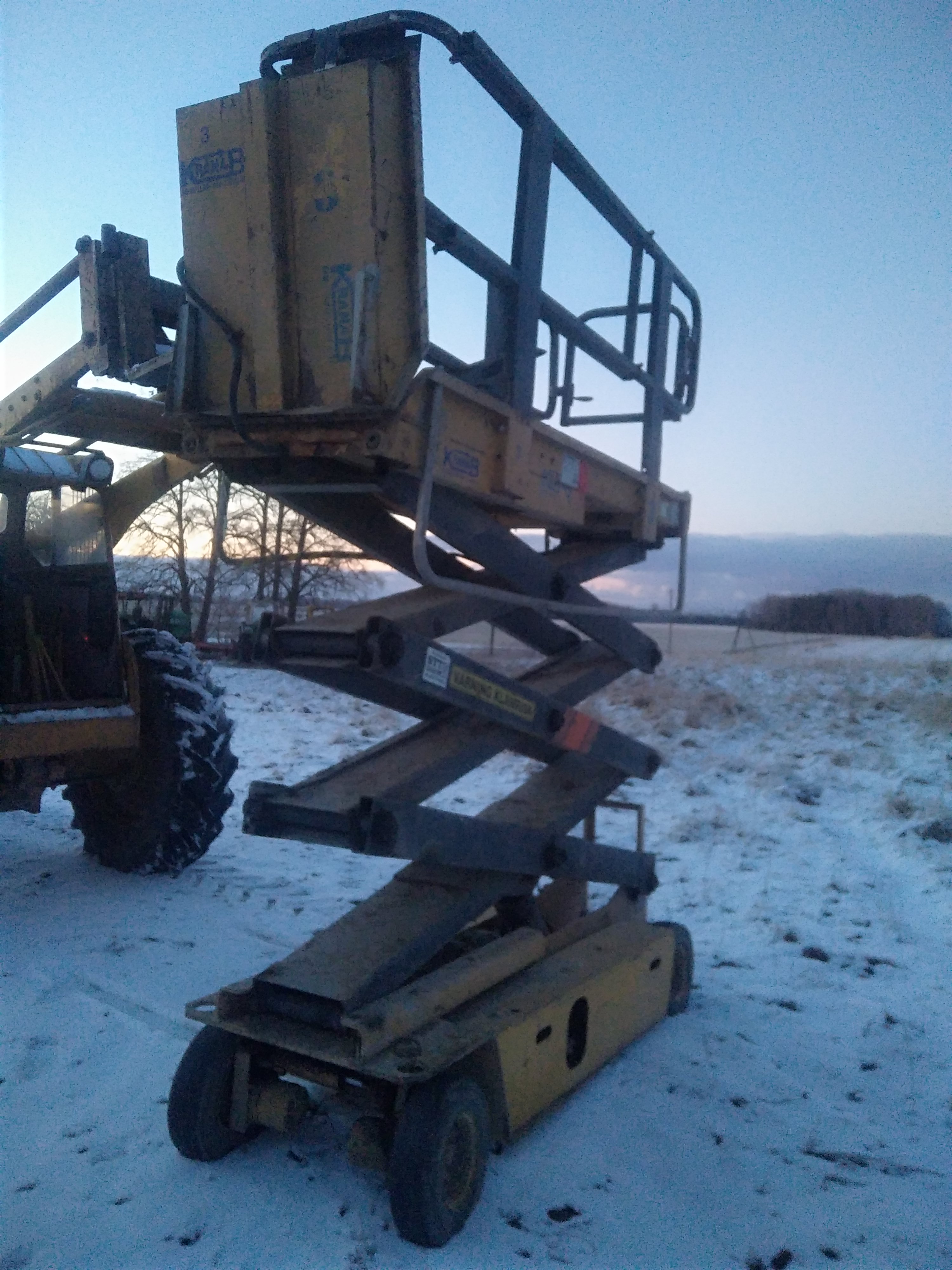 Pacēlājs šķēres tipa